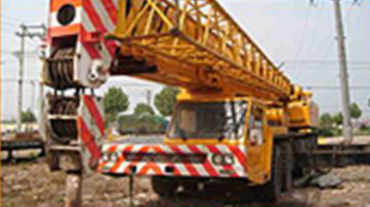 Wheel Cranes, Lifts and Material Handling Equipment Rental Service